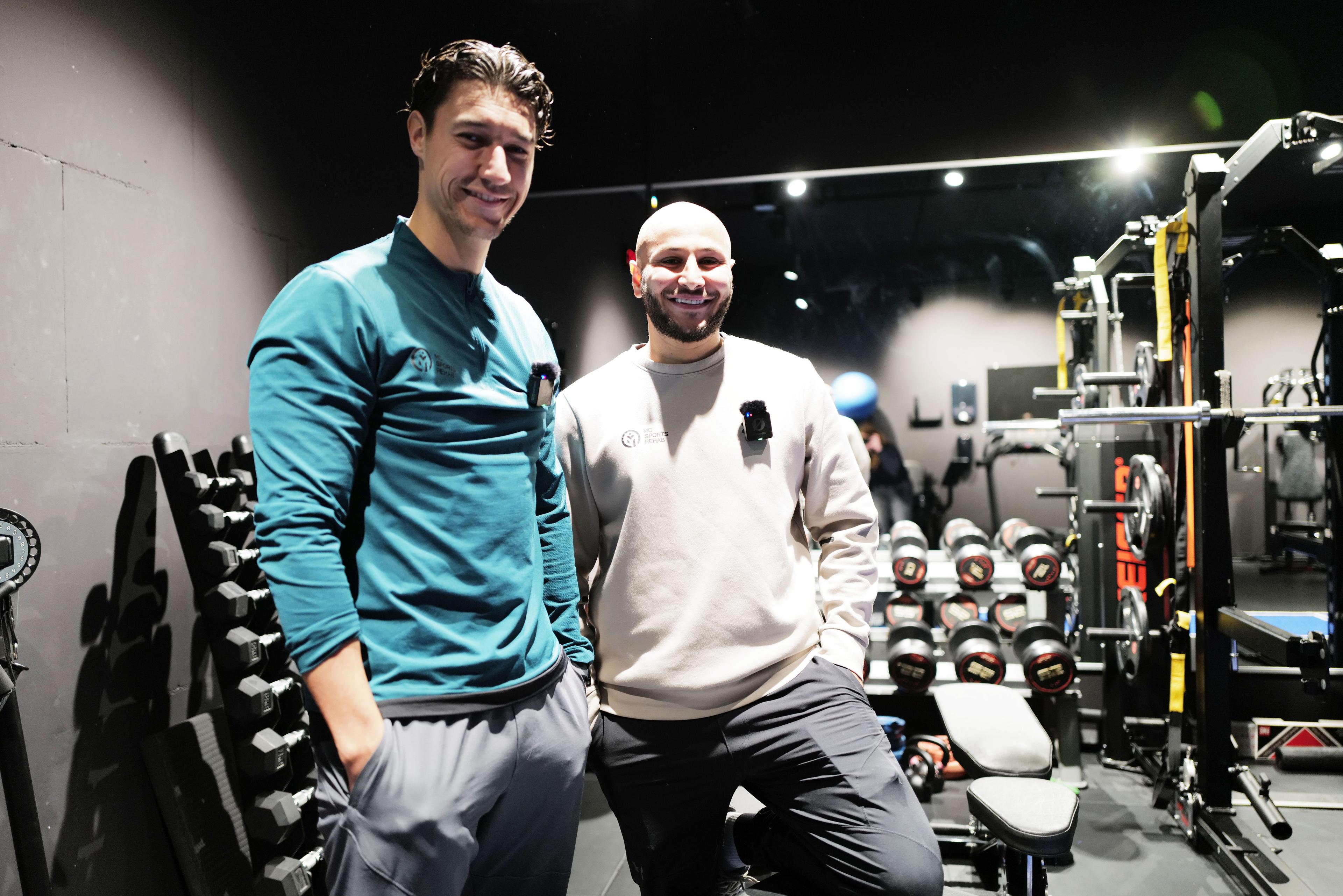 Magdy en Charlon in the sportzaal