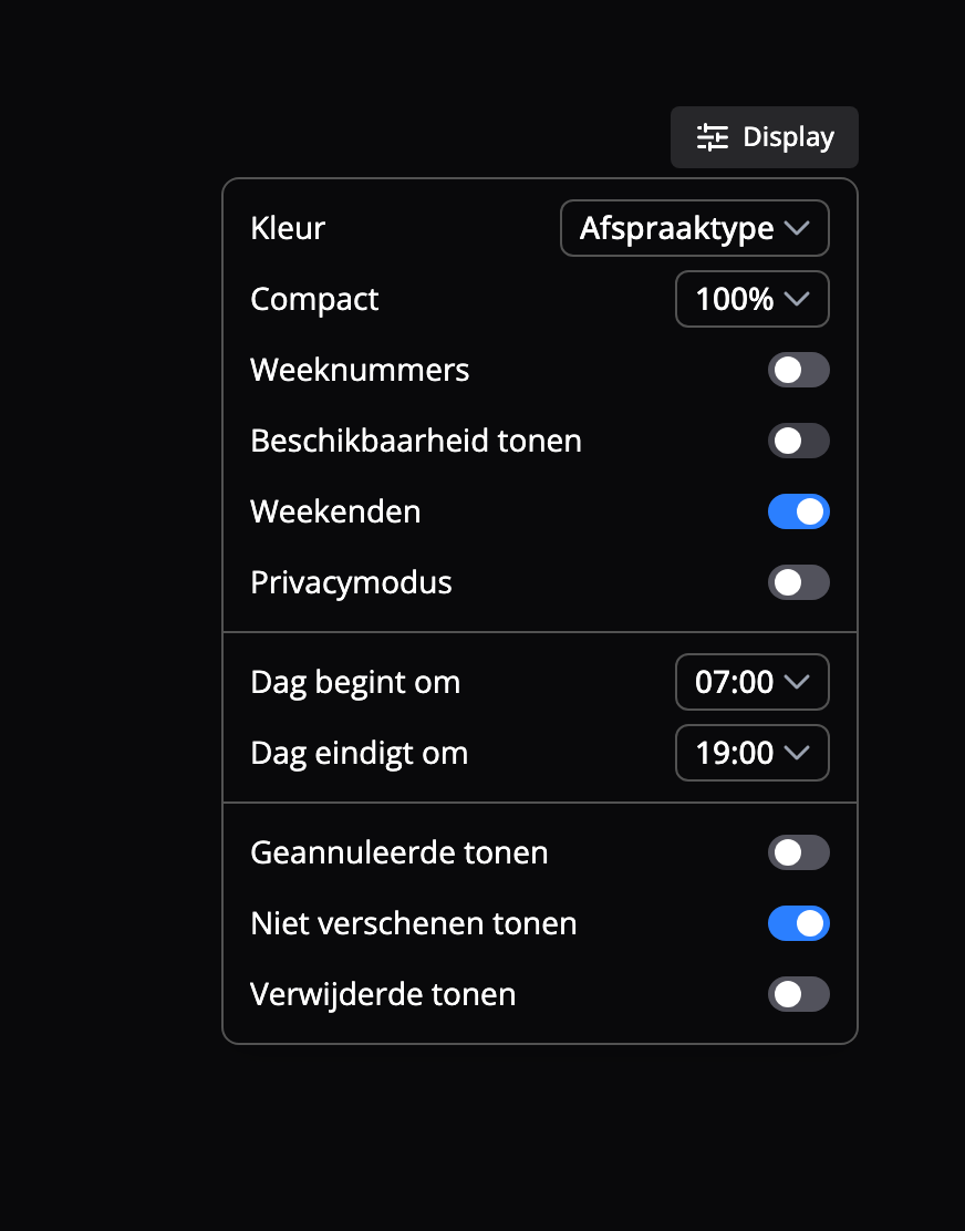 Het menu Display boven de agenda, met Kleur, Compact, Weeknummers, Beschikbaarheid tonen, Weekenden, Privacymodus, Dag begint om, Dag eindigt om en de schakelaars voor geannuleerde, niet verschenen en verwijderde afspraken